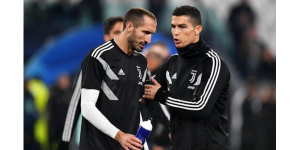 Chiellinin täysi nude on alttiina